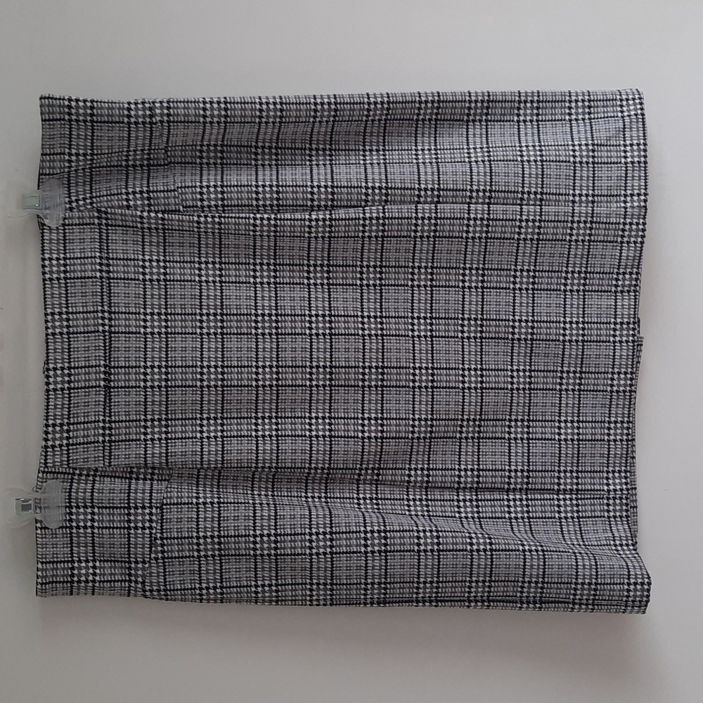 Michael Kors,sz.lg, grey and black houndstooth, knee length, skirt.